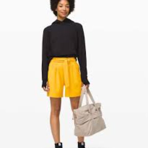 lululemon athletica Pants - Lululemon Noir Short Honeycomb color with waist  size 6